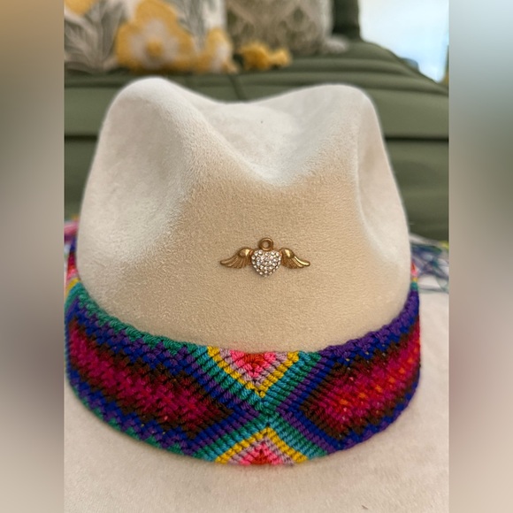 Suede Cream Hat with Multicolor Band - Picture 3 of 9